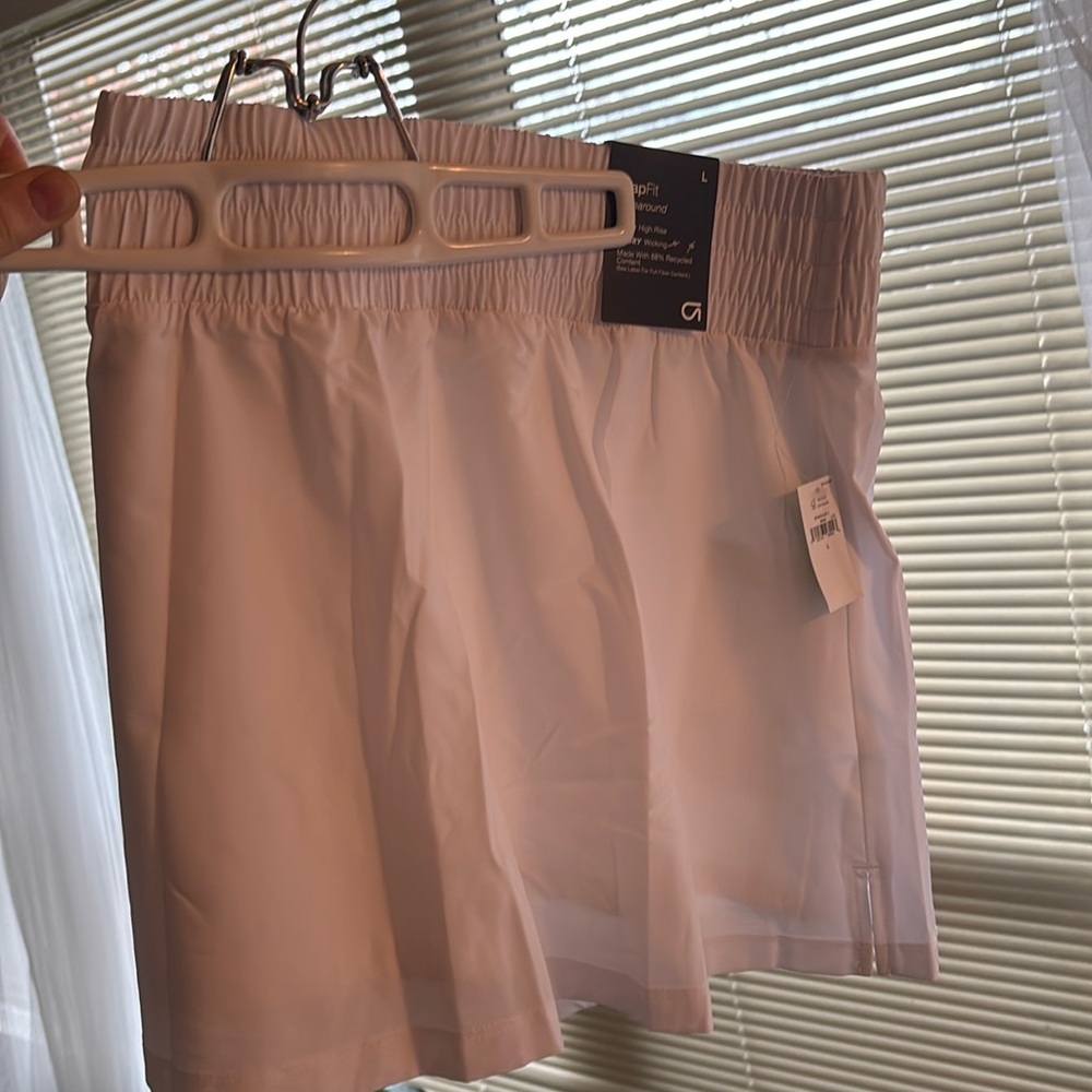 GAP Fit White Skort SZ L
super High Rise Dry Wicking